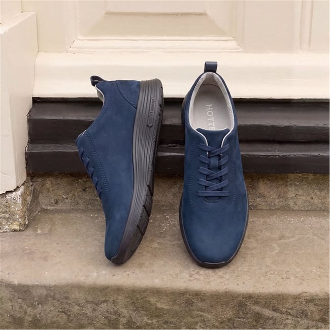 Cosmos Trainers