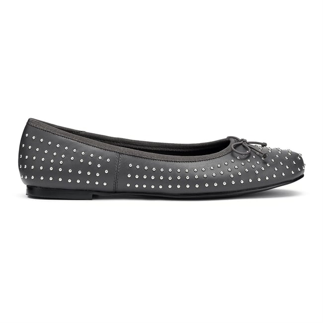Ebba Shoes