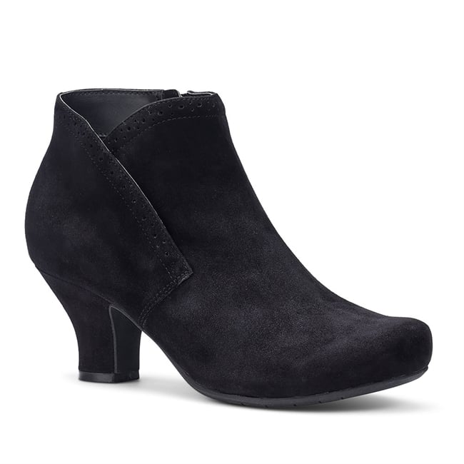 Opera Boots