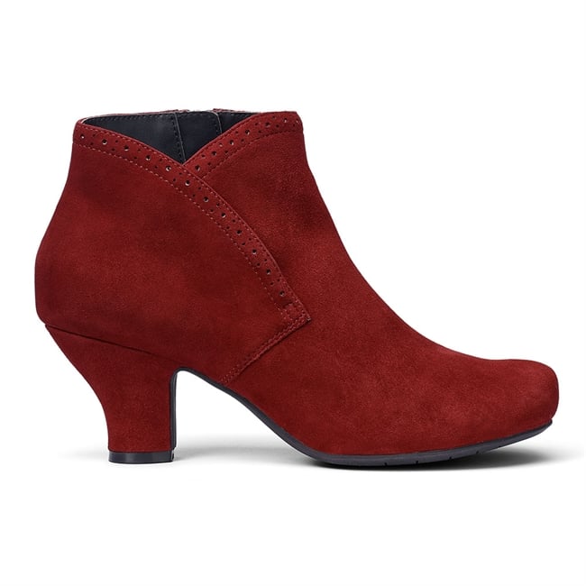 Opera Boots