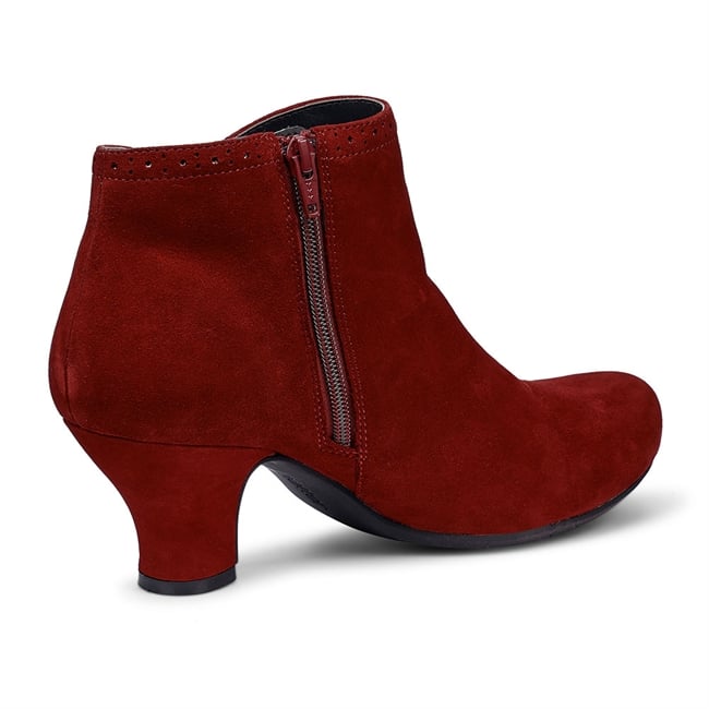 Opera Boots