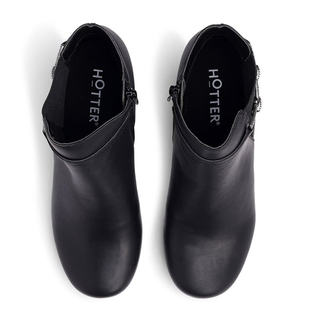 Verse Boots
