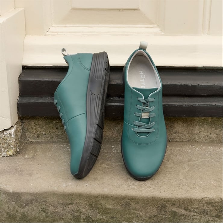 Cosmos Trainers