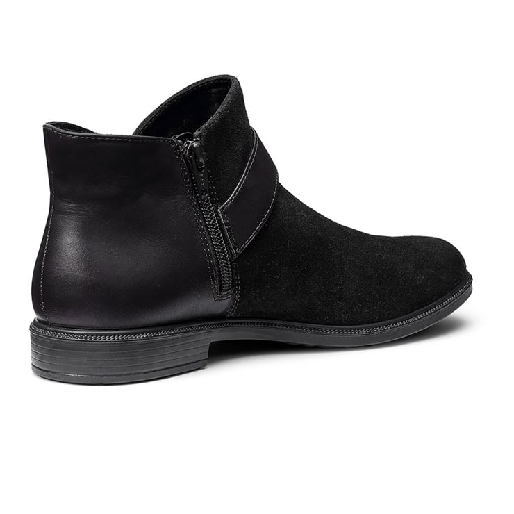 Linton Boots