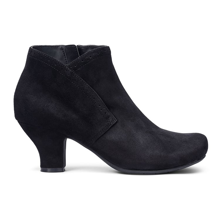 Opera Boots