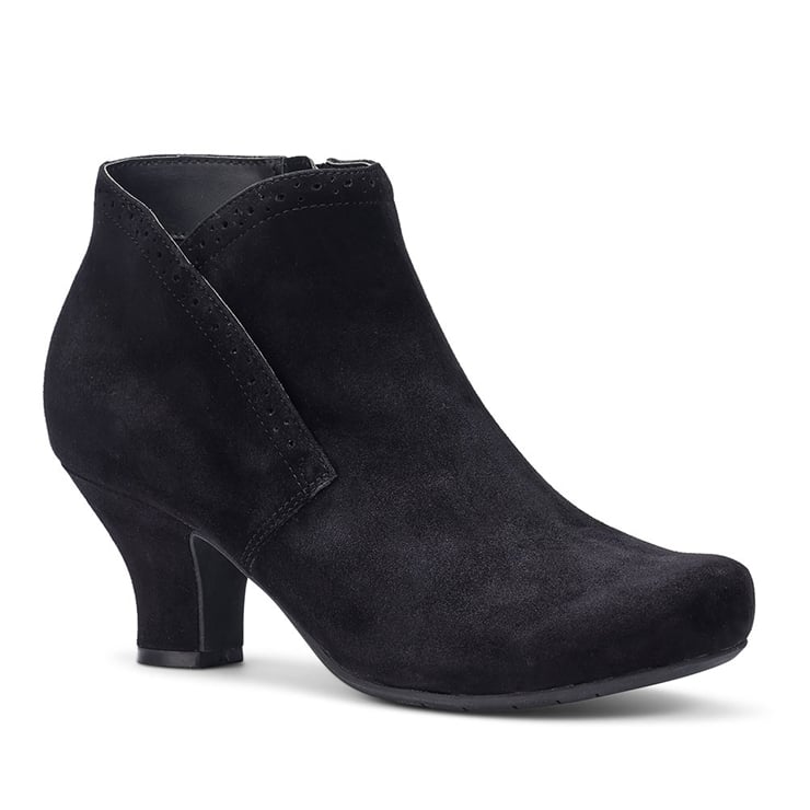 Opera Boots