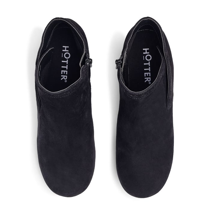 Opera Boots