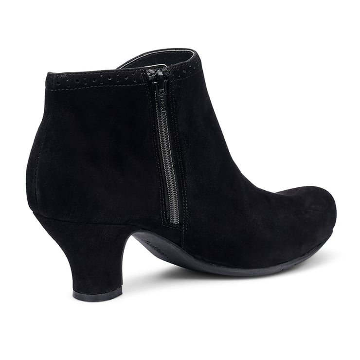 Opera Boots